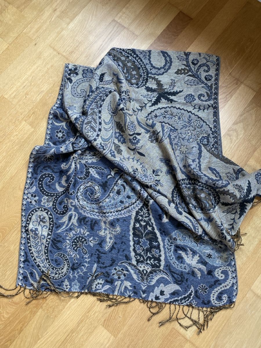 Foulard & Sciarpe: Wunderschöner, warmer Winter-Schal mit tollem Muster! – Usato da Burgdorf venduto da Digimigi 2