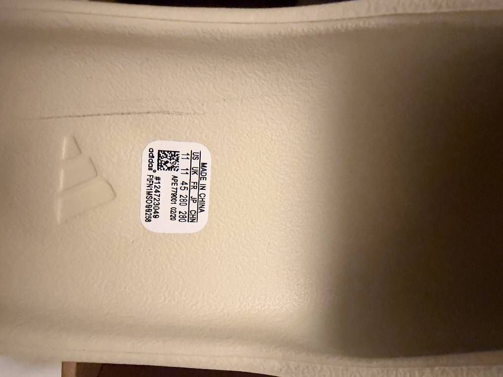 Herrenschuhe: Yeezy Slide Dunkelbeige  – Neu und originalverpackt aus Olten von leoniee290118 2