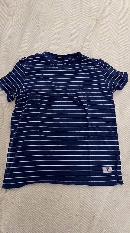 T-shirts: Jack Jones Shirt  – D'occasion à Brunnen par sea_c7bm