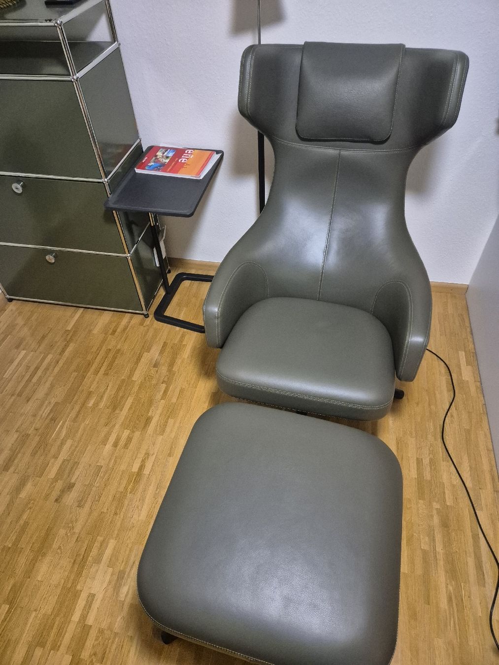 Vitra Poltrone: Vitra Grand Repos + Ottoman – Usato da Allschwil venduto da Beniccio 1