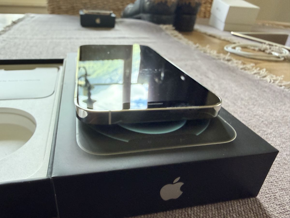 Apple Telefoni cellulari / Smartphones: Apple iPhone 12 Pro Max 512GB guter Zustand – Usato da Ennetmoos venduto da Raragon 6