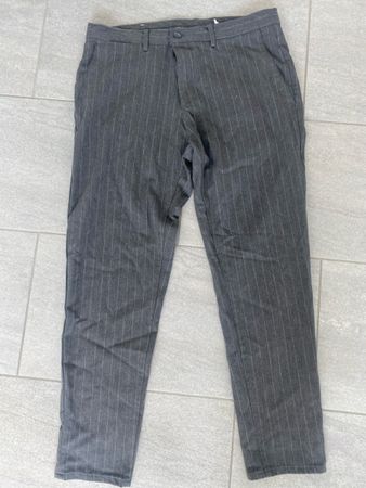 Elegante Herren Hose mit Nadelstreifen, Grösse 48