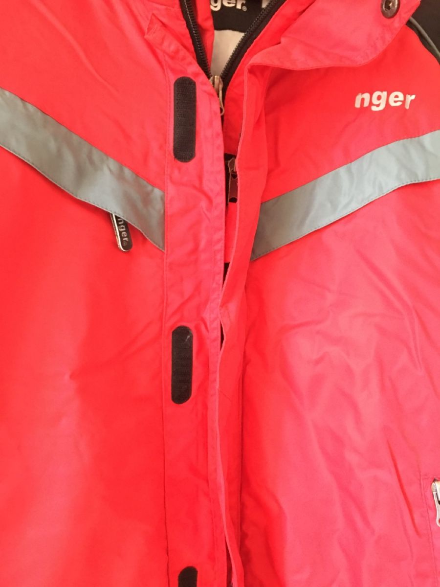 Vestes: Winterjacke Gr. L rot – D'occasion à Lyss par PlaneSpotter 1