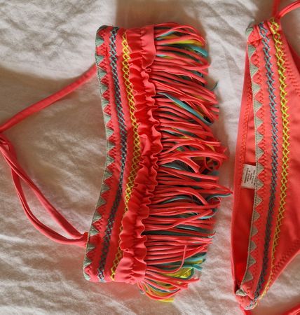 Sommerlicher Bikini mit Fransen, Grösse 122 Top Zustand