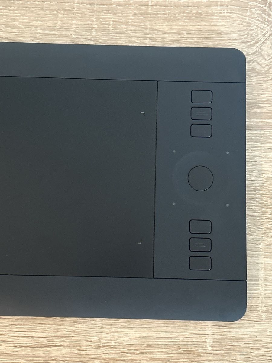 Tablet PC: Wacom intuos PRO small pen tablet – Usato da Zürich venduto da Chiara_mc 3