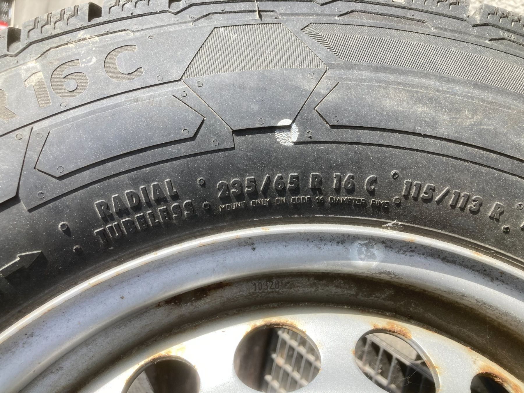 Volkswagen Pneumatici & Ruote complete: VW Crafter Ersatzrad 235/65R16C – Usato da Cham venduto da WB2223 3