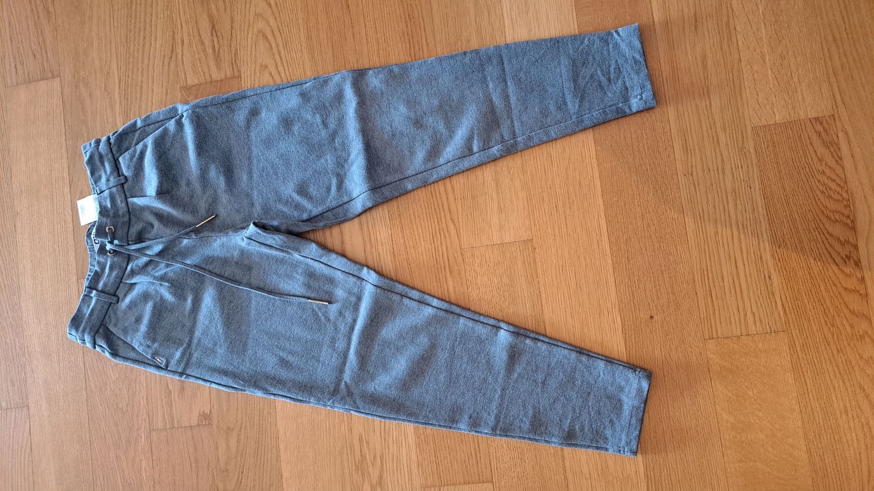 Only Hosen: Only Stoffhose Grau – Gebraucht aus Seengen von ja6_65wp