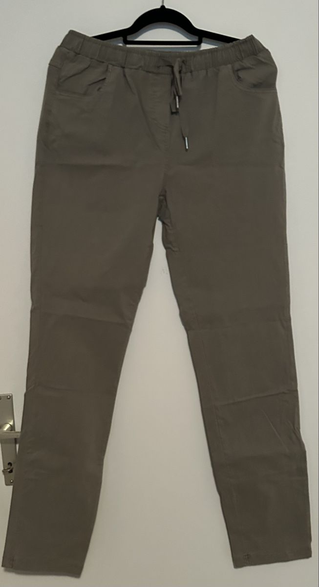 Pantaloni: ***hellgrün Stretch-Hose L *** neuwertig – Nuovo (secondo la descrizione) da Winterthur venduto da stella67 1