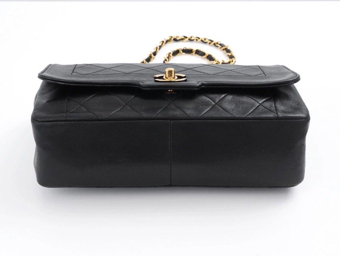Chanel Borse da donna: Chanel Vintage Classic Flap Bag – Usato da Niederwangen BE venduto da Luxury.Second.Life 4