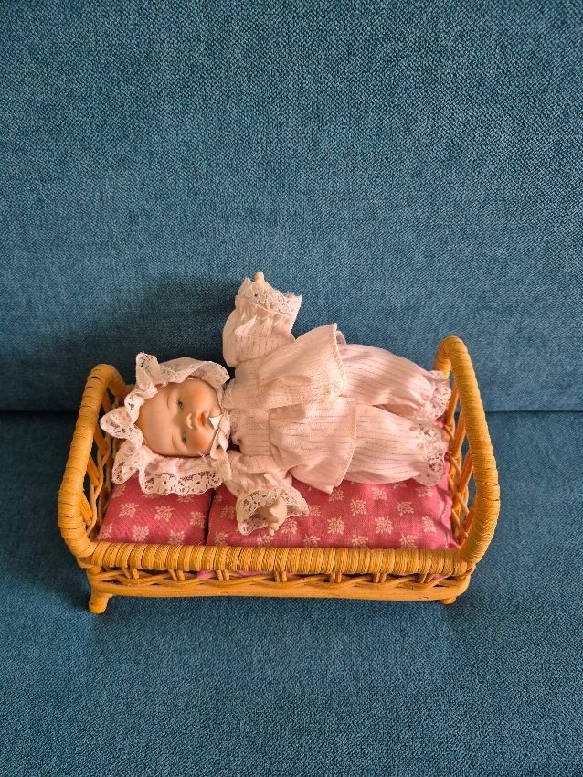 Bambole: Schöne Antike Puppe mit Bett – Usato da Embrach venduto da wernici 3