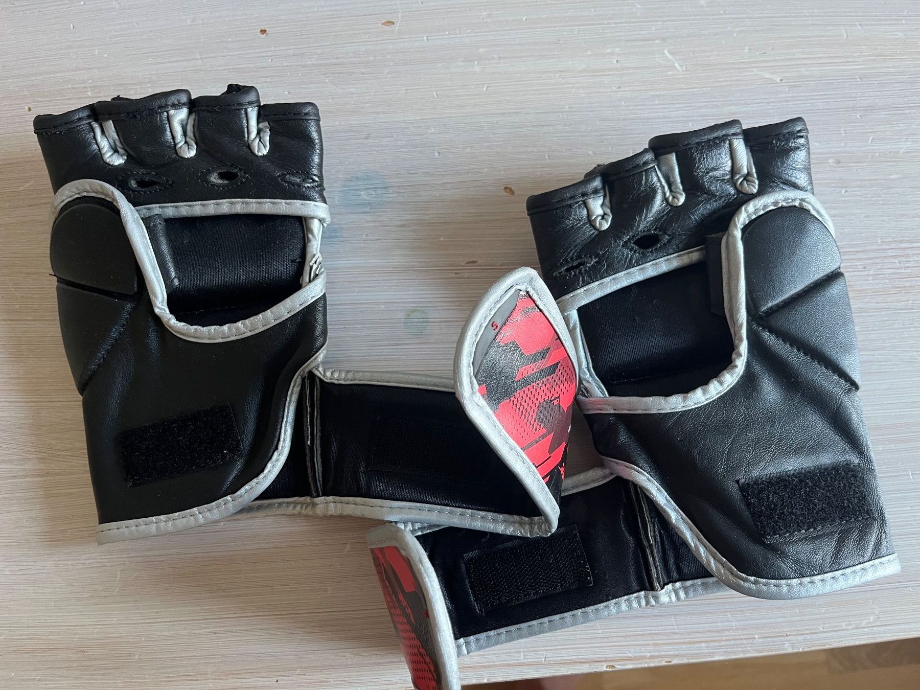 Guanti & manicotti: MMA Handschuhe von LEONE Grösse S – Nuovo (secondo la descrizione) da Olten venduto da mun_8jmd 2