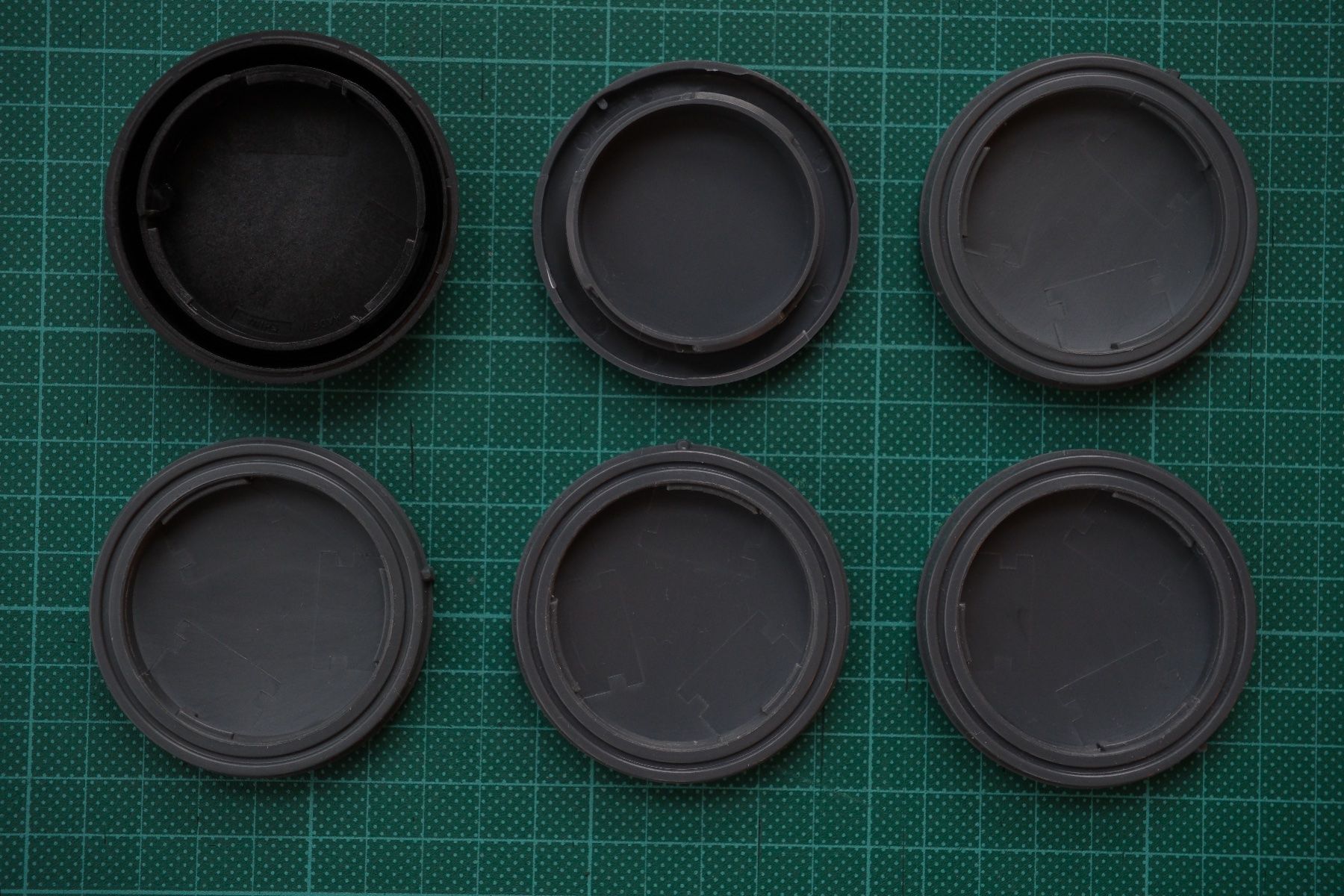 Tamron Obiettivi: 2 Sony-E Objektiv-Rückdeckel (einer davon Tamron) – Usato da Bern venduto da Dibe2 1