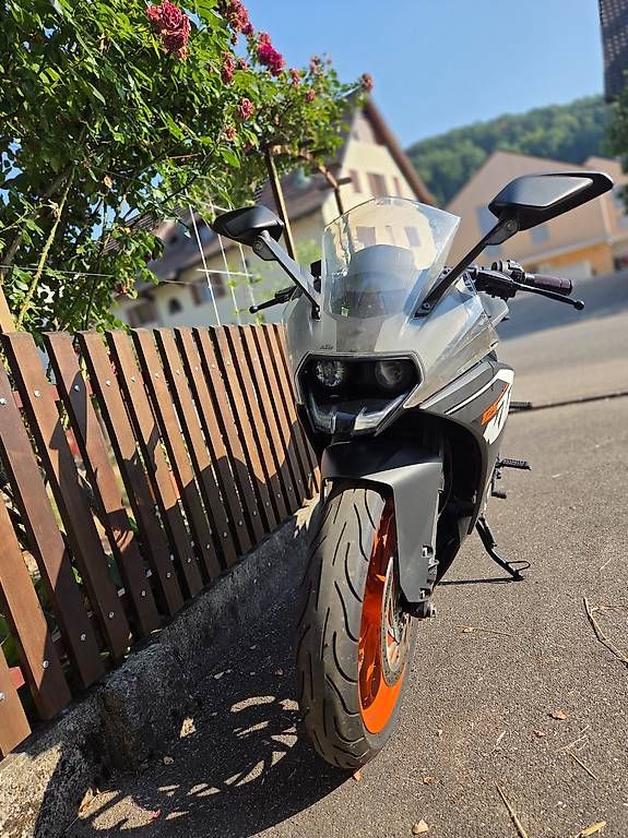 KTM Route: KTM RC 125 ABS – D'occasion à Ormalingen par Top42 2
