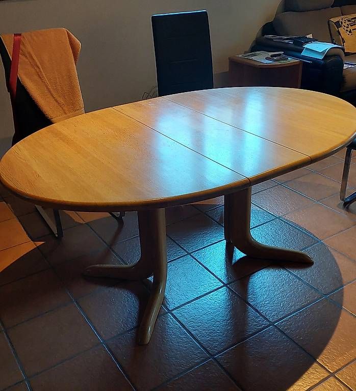 Tavoli: Massiver Eichenholz Esstisch Oval ausziehbar – Usato da Utzenstorf venduto da Waldi66 1