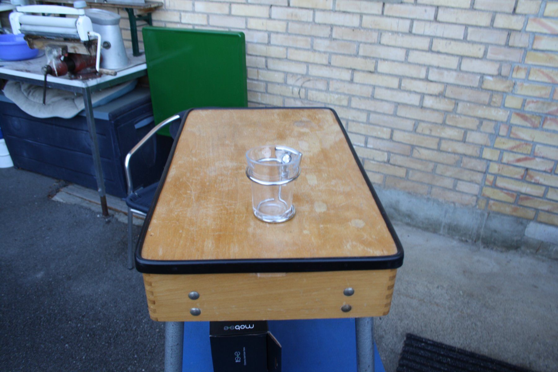 Bicchieri: VINTAGE ZAHNGLAS MIT WANDHALTER – Usato da Wauwil venduto da Pneuedy 8