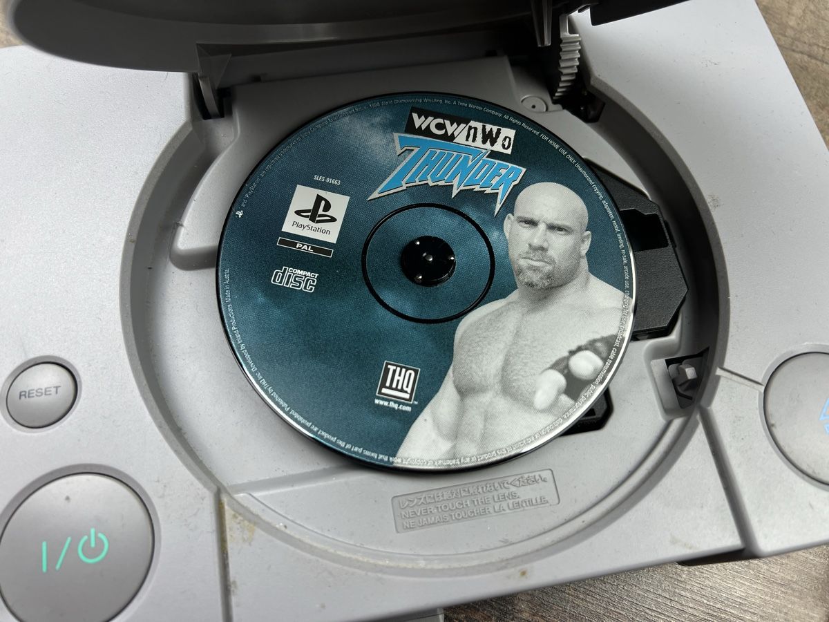 Sony Console: Sony Playstation 1 Konsole mit WCW Thunder – Usato da Hallau venduto da R.R.91 1