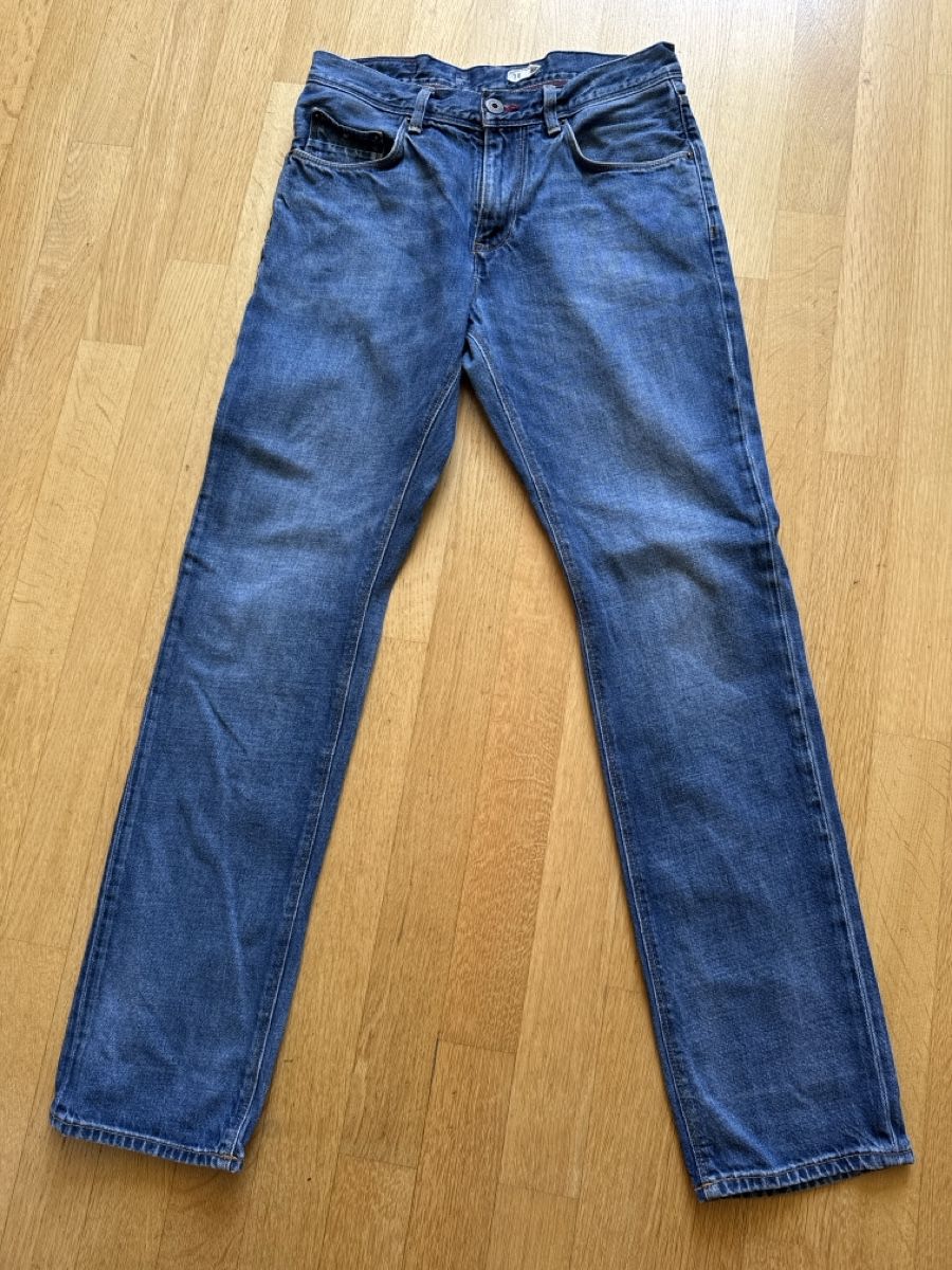 Tommy Hilfiger Jeans: Tommy Hilfiger Jeans Gr. 30/32 Regular Fit – Gebraucht aus Mauren von ducducturi