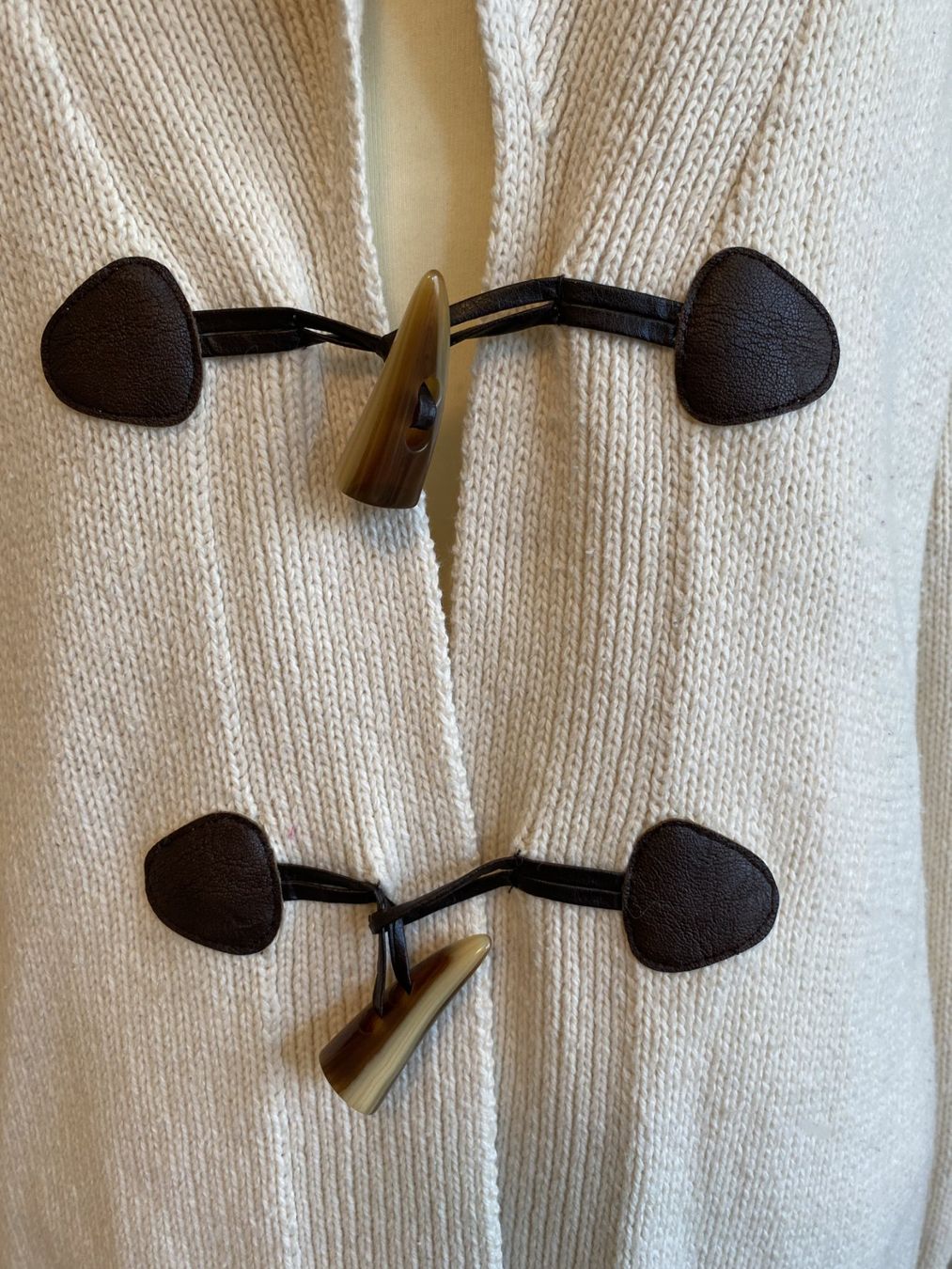 Giacche: Edéis Strickjacke Baumwolle & Wolle mit Duffle Toggle 42 – Usato da Allschwil venduto da Flaneur_de_Mode 4