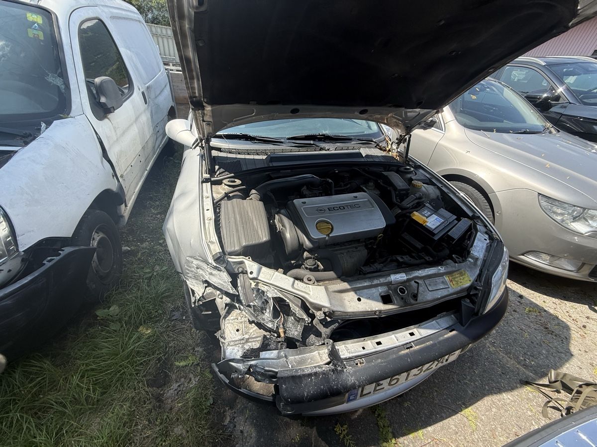 Opel Automobili: Opel Vectra B 1.6 – Difettoso da Beatenberg venduto da alv_2dm7