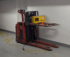 Hubstapler (Niedermast, elektrisch)