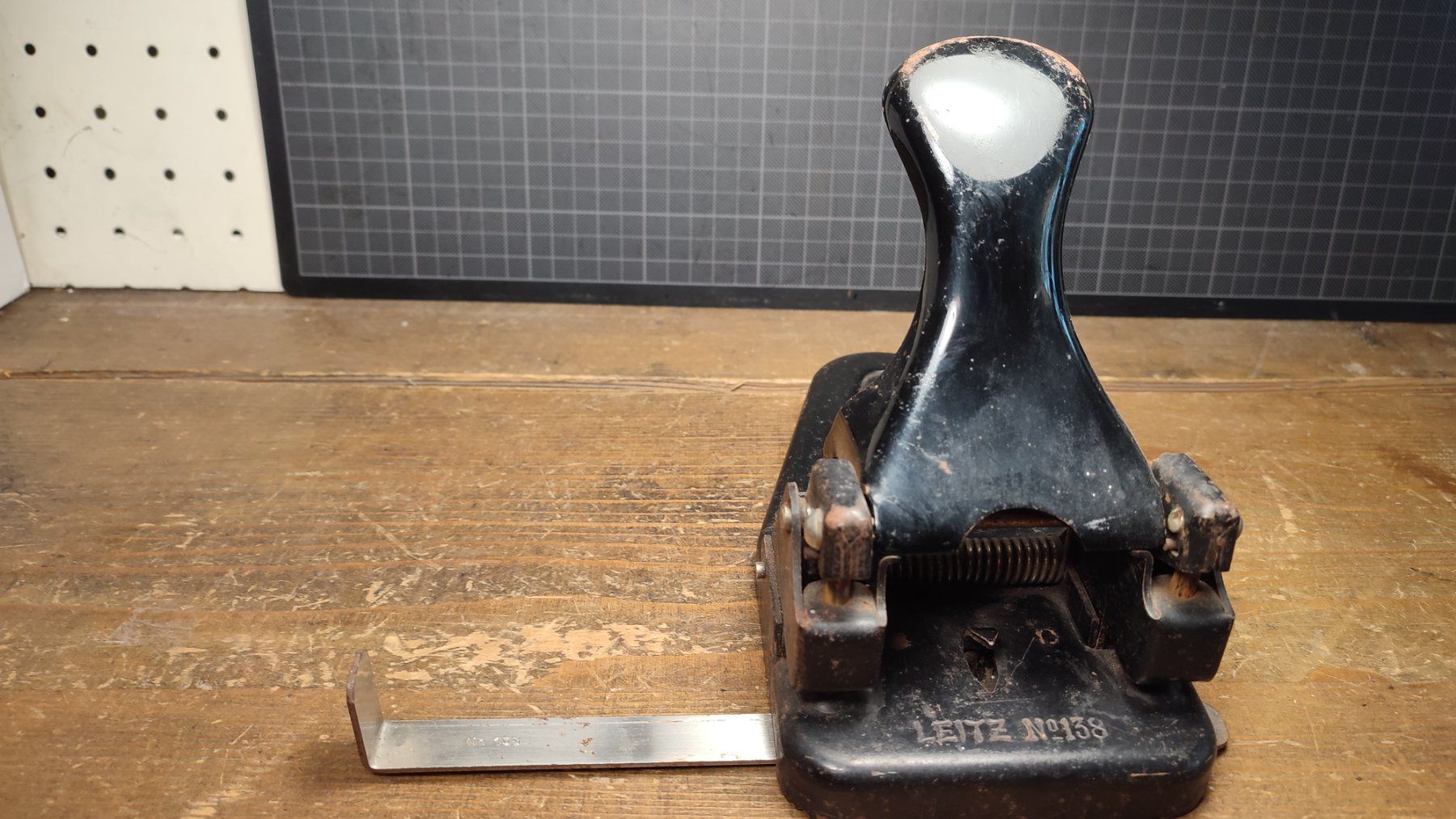 Temperini: Wunderschöner grosser alter  Locher – Usato da Gelterkinden venduto da MYSTOREFORYOU4460 2