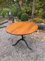 Beizentisch Nussbaum rund 100 cm Gussfüsse