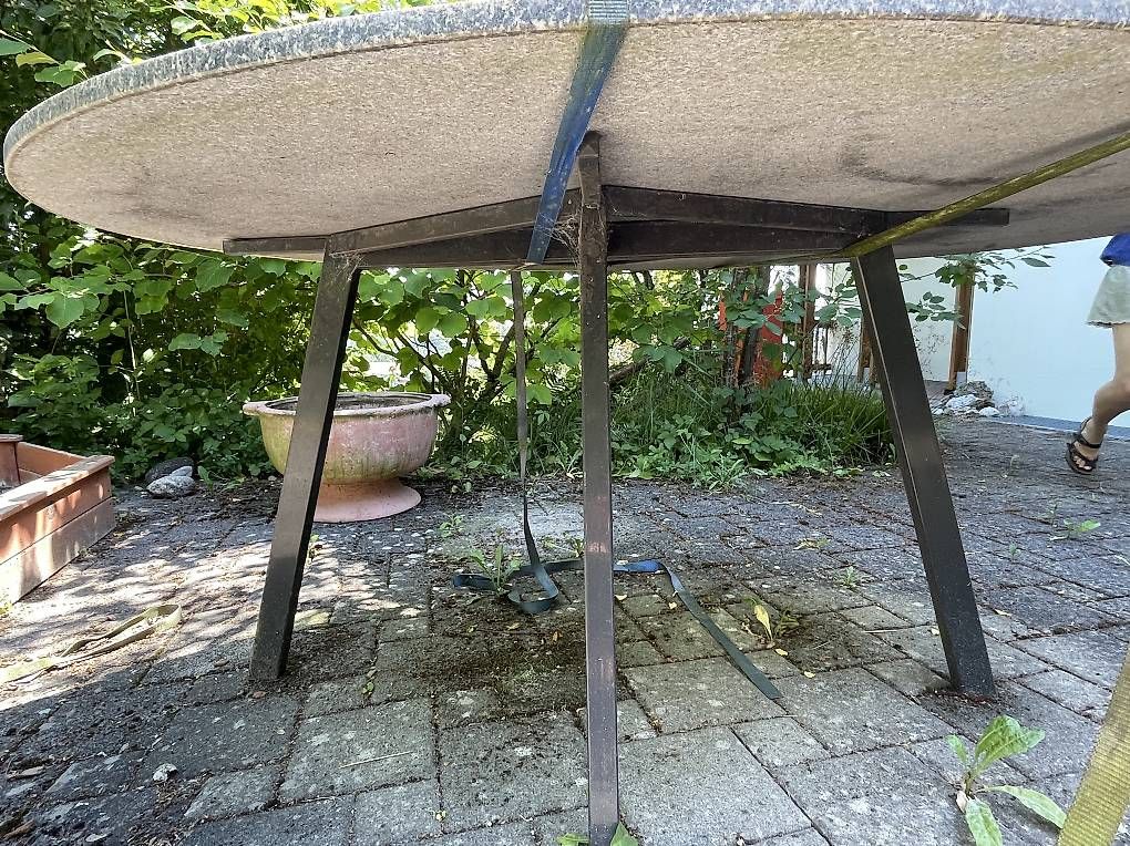 Tische: Tisch mit schöner Granitplatte – Gebraucht aus Weier im Emmental von ajnakrim 1