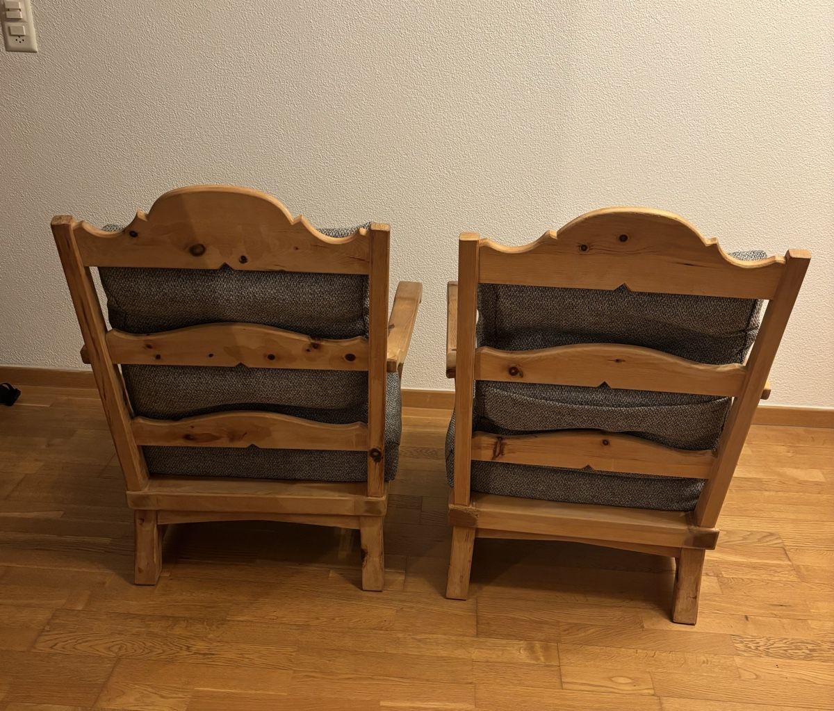 Fauteuils: Zwei massive Holzsessel (Set) – D'occasion à Niederbipp par Pto6 4