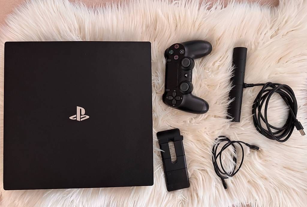 Konsolen: Playstation PS 4 – Gebraucht aus Einsiedeln von WMKiteboarding