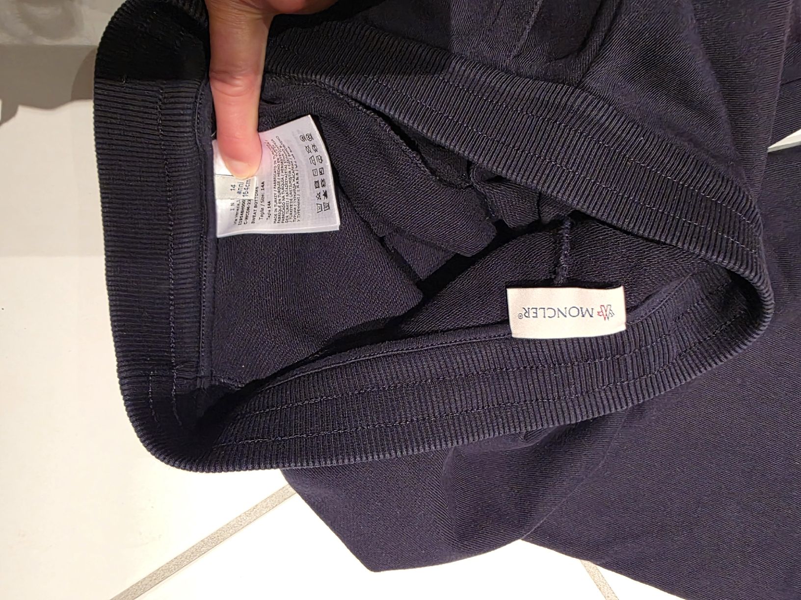 Moncler Pantalons: moncler kurze hosen, grösse 164 – D'occasion à Mollis par DaKo79 2