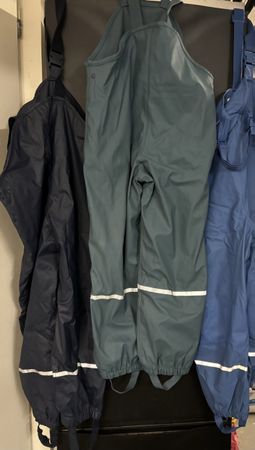 3 Matschhosen / Regenhosen Grösse 122/128