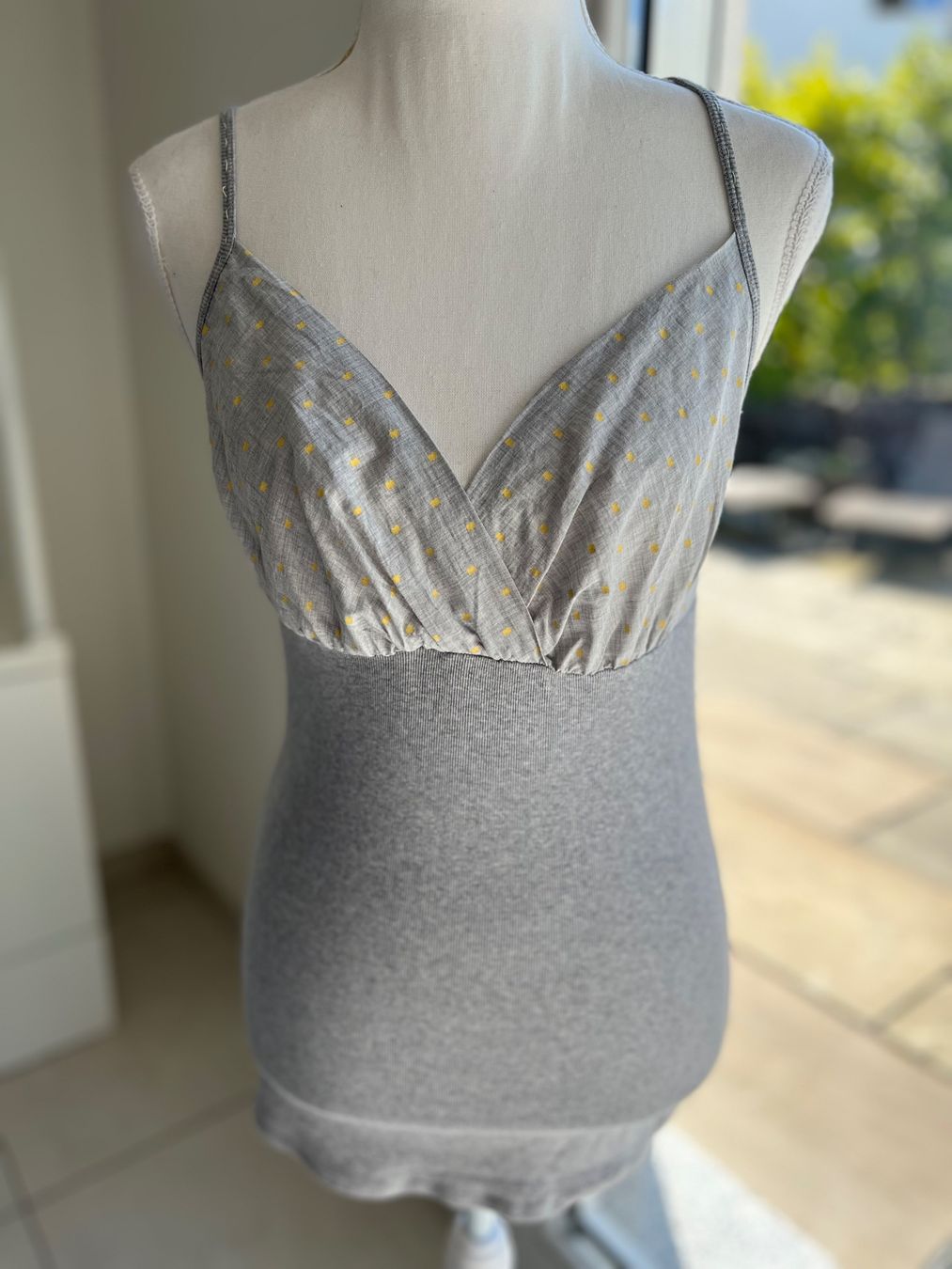 Brunello Cucinelli Top: Brunello Cuccinelli - Graues Sommertop Gr. M – Usato da Ebmatingen venduto da Mistelu 1