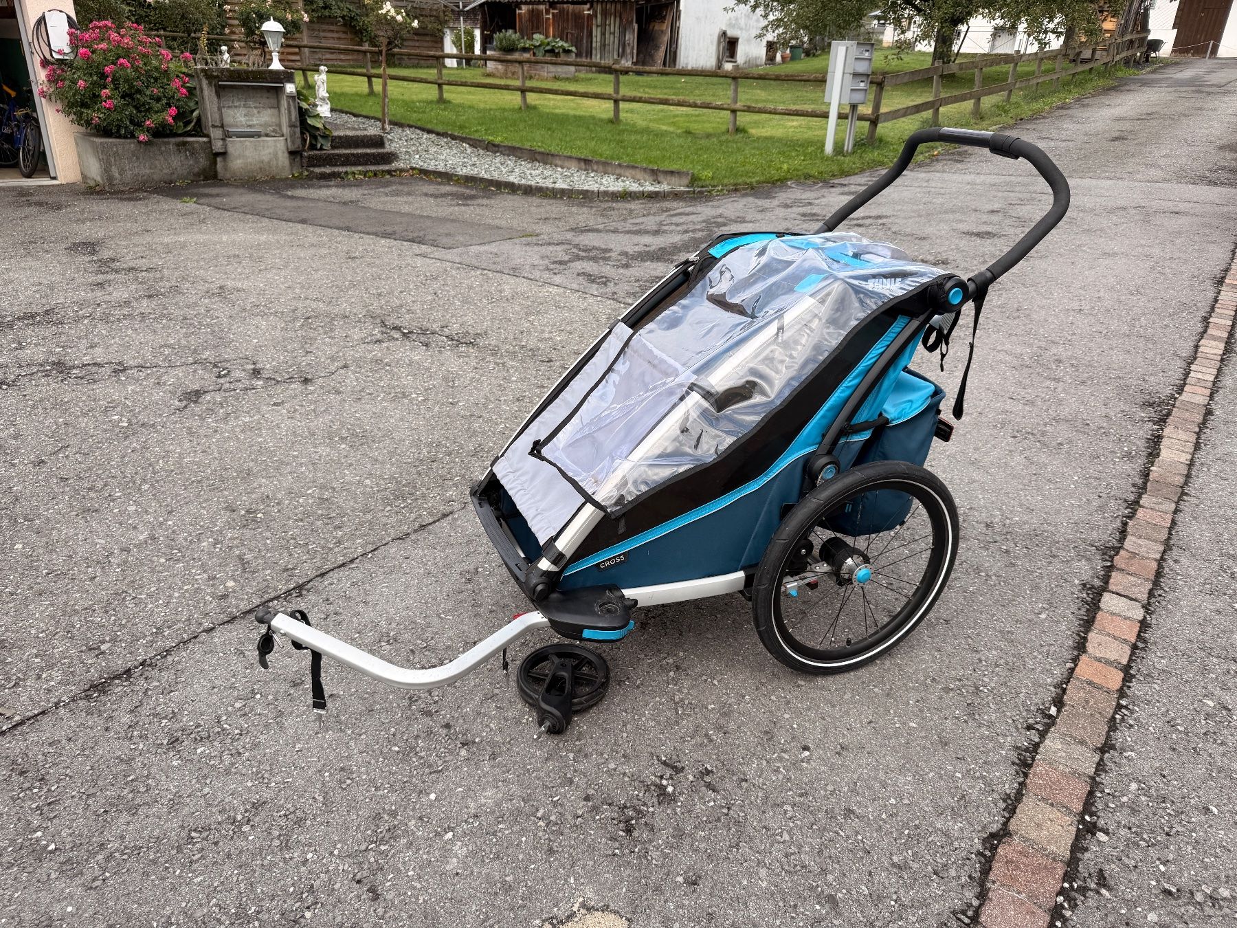 Thule Rimorchi: Thule Chariot Cross – Usato da Eschen venduto da sba_8jzv 1