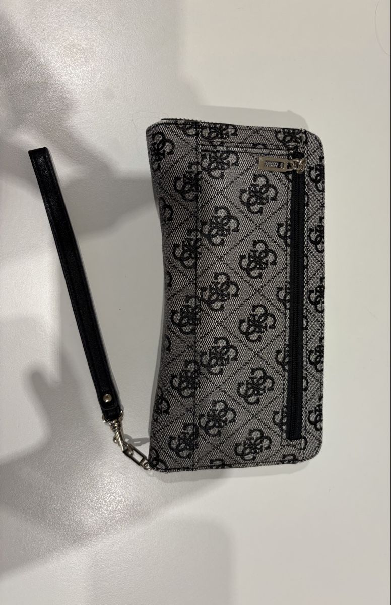Guess Portamonete: Guess Portemonnaie – Usato da Schlattingen venduto da flaviagu 1