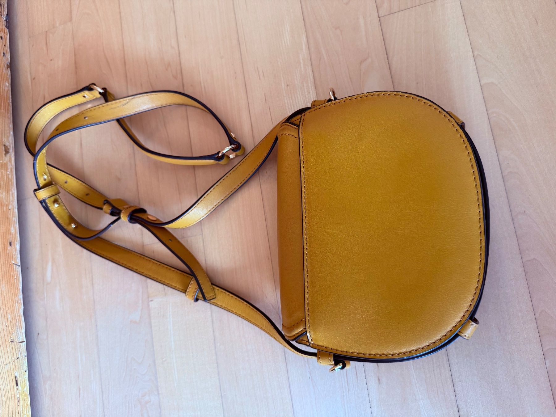 Michael Kors Taschen für Damen: Michael Kors Umhängetasche Ockergelb – Gebraucht aus Uster von Schangnau87 3