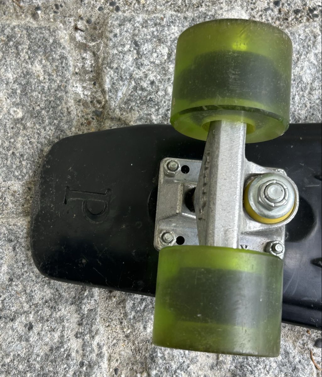 Penny Skateboards Skateboards: Penny Board Black mit grünen Rollen – Usato da Wil ZH venduto da uhe_nw6s 4