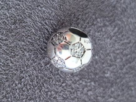 Anhänger: Silber Charm Fussball +Garantie – Neu (gemäss Beschreibung) aus Rotkreuz von Carbone_Bijou-Shop