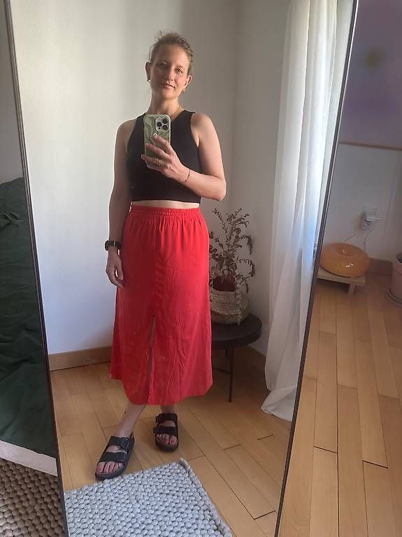 Gonne: Bequemer, roter Sommerrock – Usato da Luzern venduto da dariajenni
