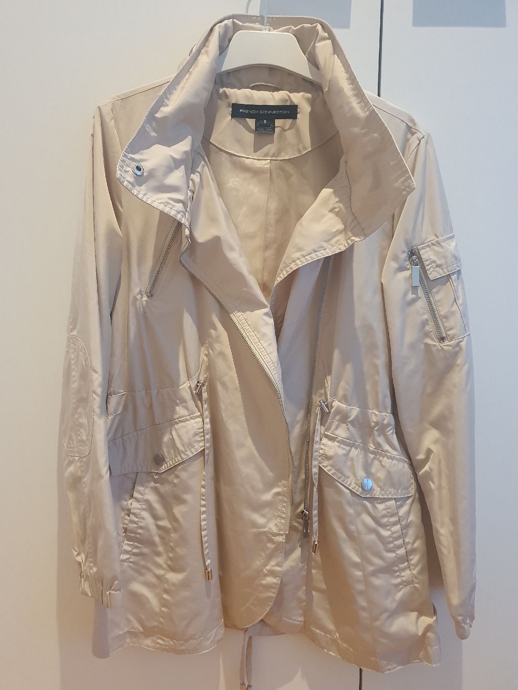 French Connection Jacken: FRENCH CONNECTION Jacke in Beige Gr. S – Gebraucht aus Horgen von webcaro411 1