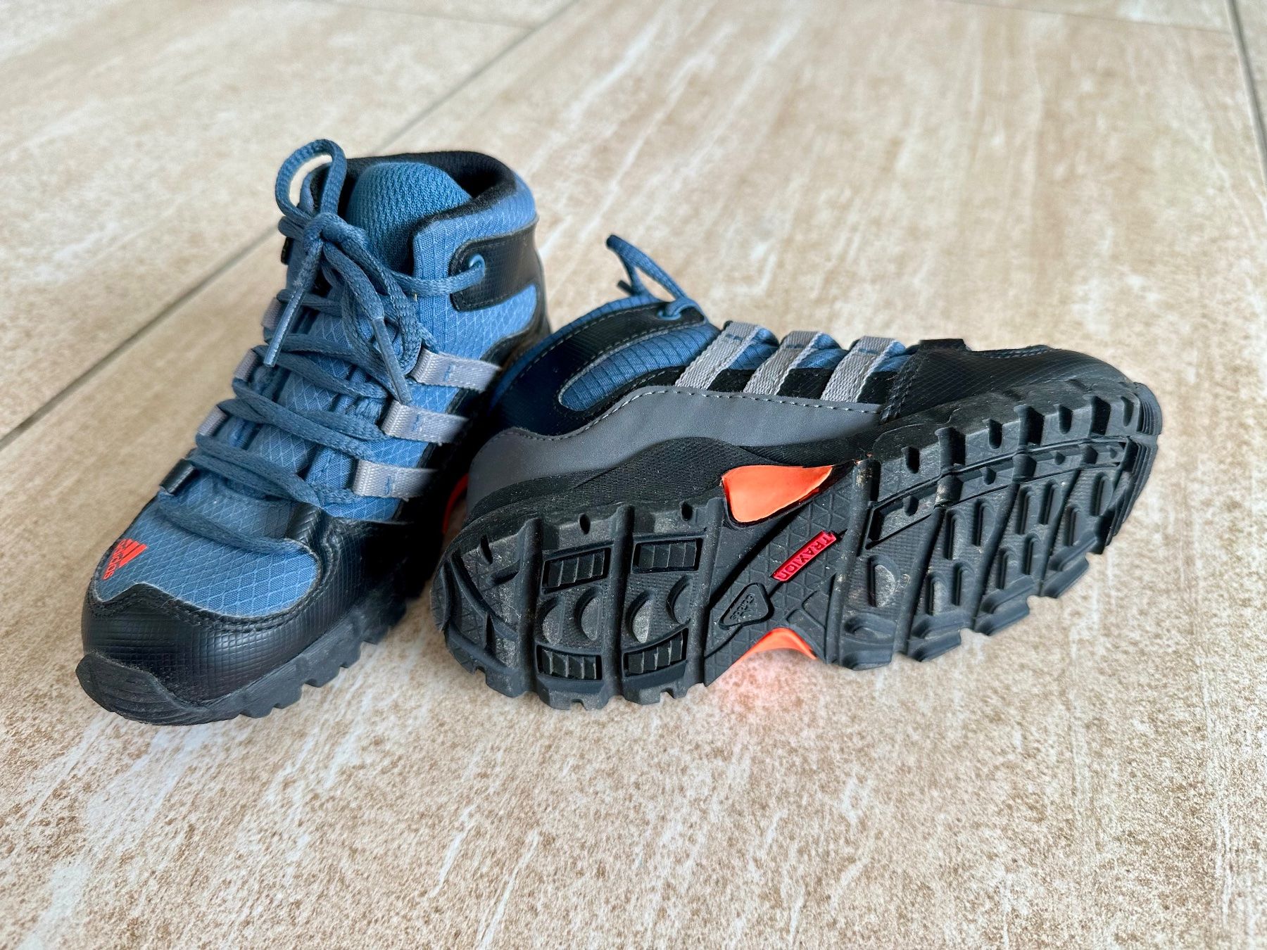 Adidas Scarpe per ragazzi: ADIDAS Terrex wasserdichte Wanderschuhe, Gr. 25 – Usato da Dübendorf venduto da liism 1