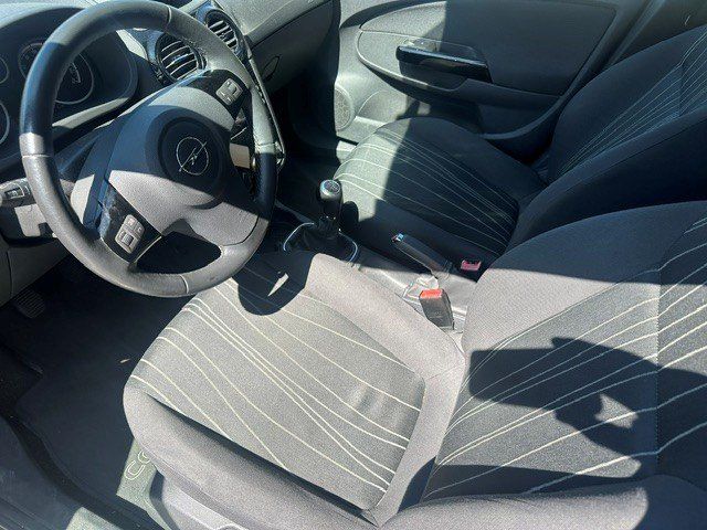 Opel Automobili: Opel Corsa Edition 111  1.4 – Usato da Oberriet SG venduto da jeepv8 5