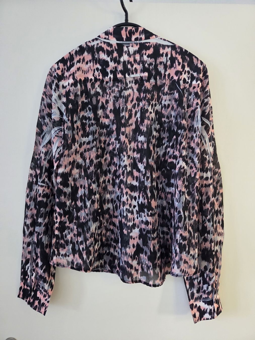 Guess Camicette: Guess Leoparden Bluse rosa Gr. S – Usato da Dänikon ZH venduto da FicusLyrata 1