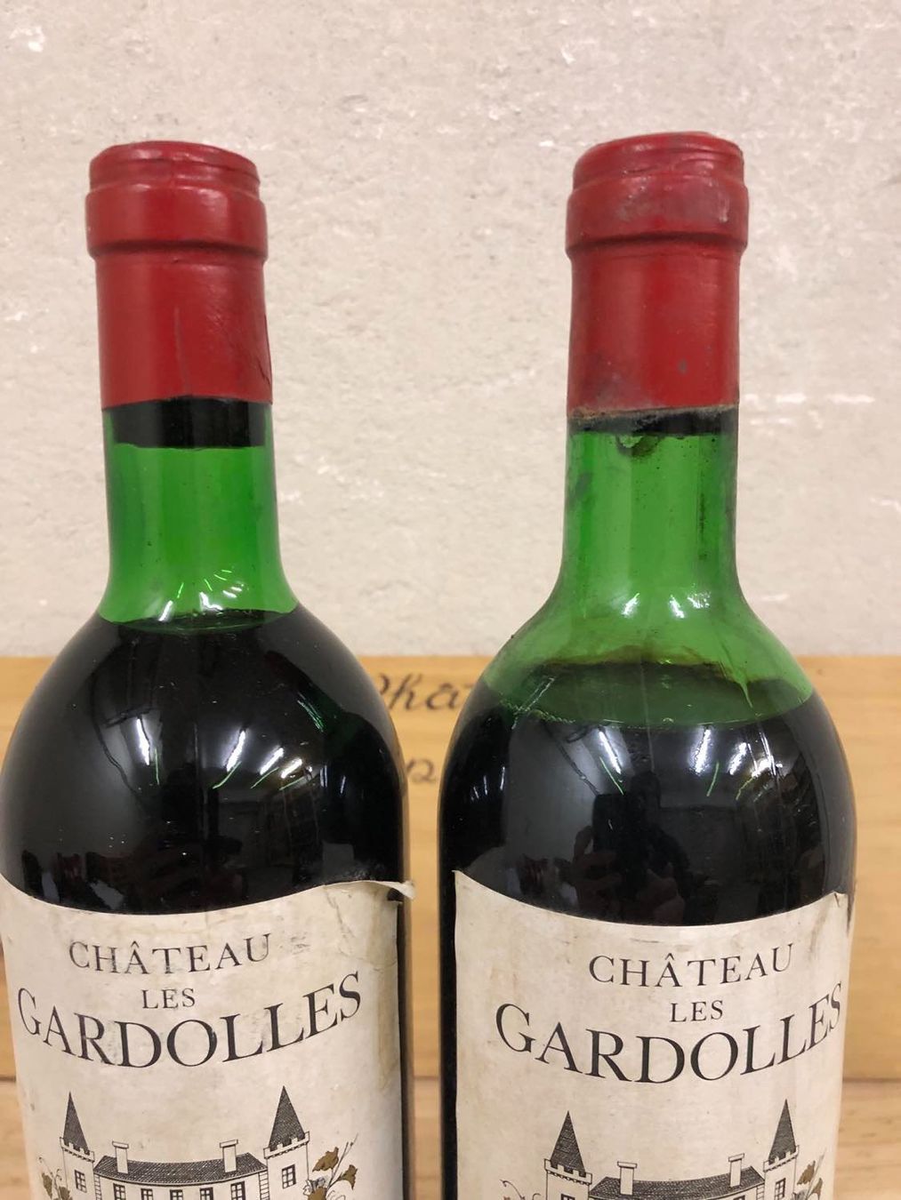 Vino: 2x 1981 CHATEAU LES GARDOLLES – Nuovo e nell'imballaggio originale da Münchenstein venduto da weinundspirituosen 2