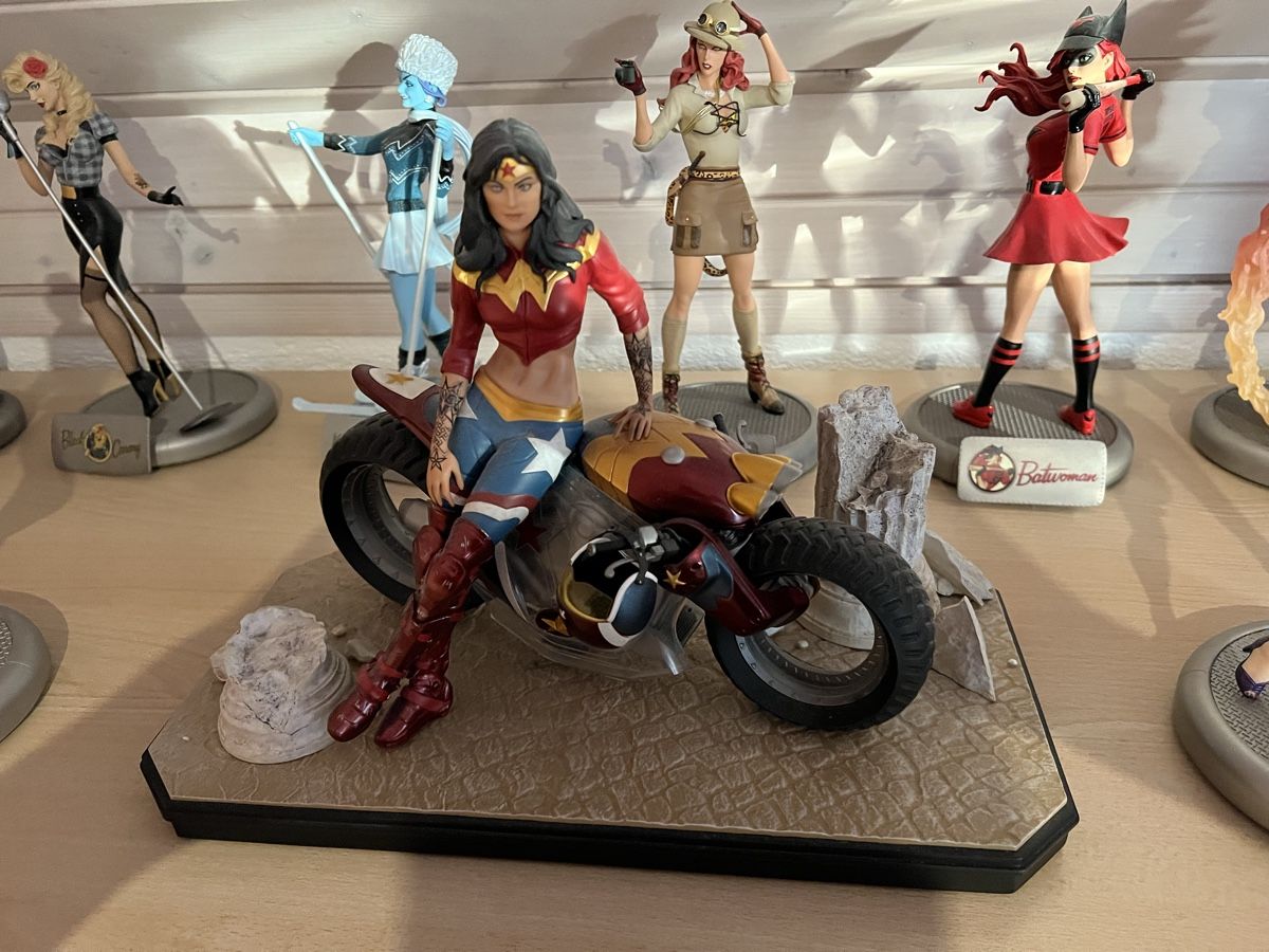 Statuette: DC Bombshells Vintage Art Statues + 2 Special Statues – Nuovo (secondo la descrizione) da Biel/Bienne venduto da vespa92 9