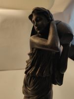 Bronzefigur "Mädchen mit Krug" signiert Milo