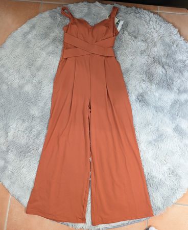 Halara Jumpsuit rostrot Grösse M neu mit Etikett
