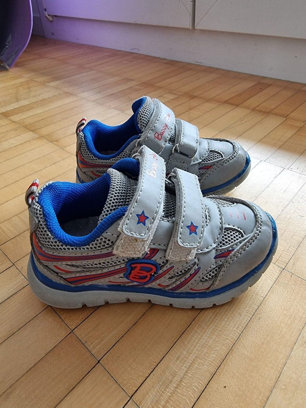 Schuhe für Jungen: Kinderschuhe, Turnschuhe, Grösse 22 – Gebraucht aus Oftringen von Tunertune 1