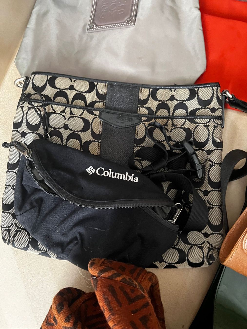 Longchamp Taschen: Taschen Konvolut Mix Marken Furla Longchamp etc – Defekt aus Winterthur von Dejv 2