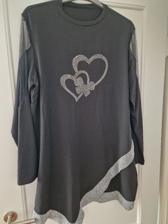 Schwarzes Shirt mit Herzen Gr. XL, Top Zustand für den Somme