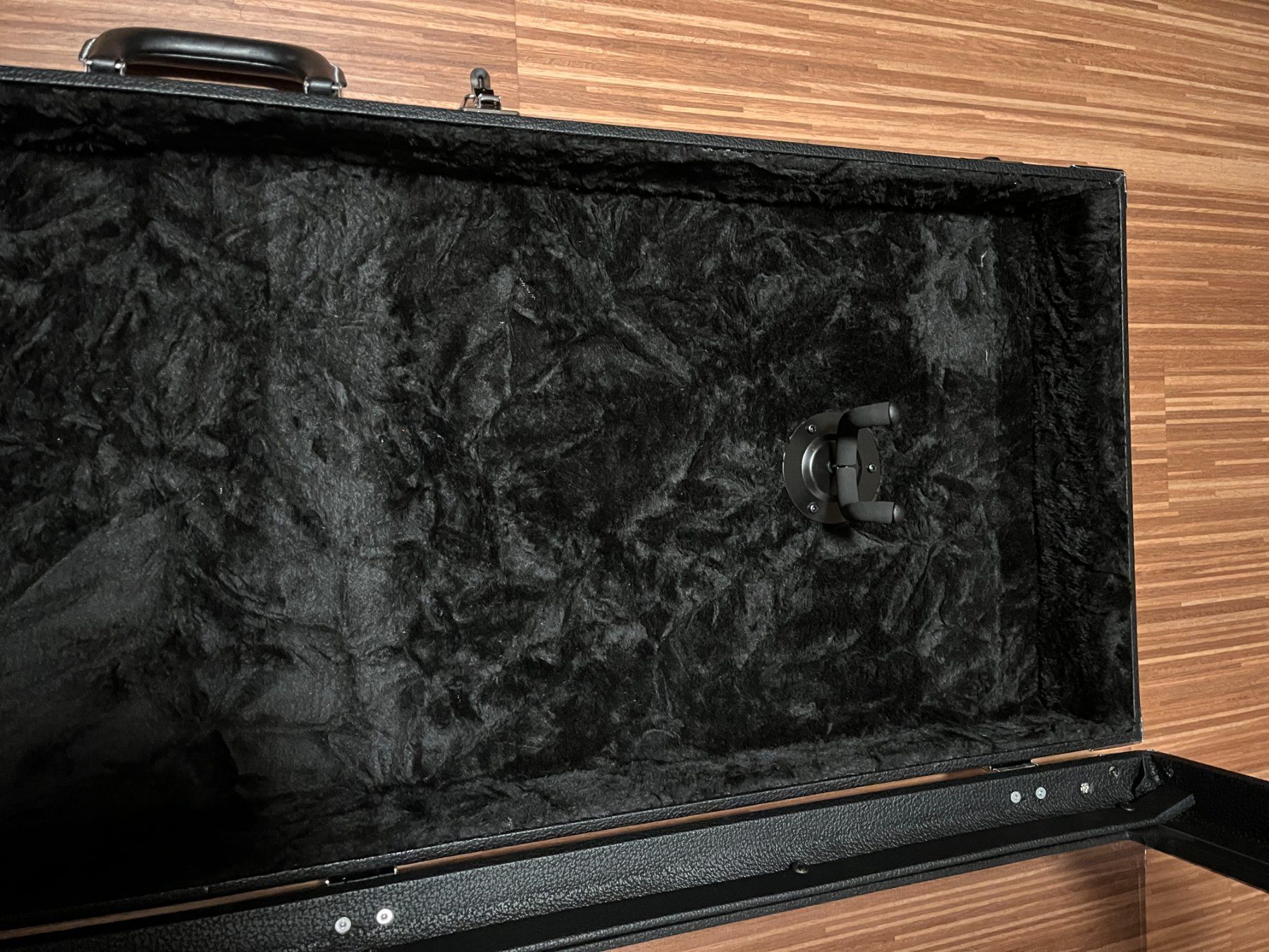 Supporti per strumenti musicali & leggii: Fender Guitar Display Case Schwarz – Nuovo (secondo la descrizione) da Zürich venduto da die_hm7l 4